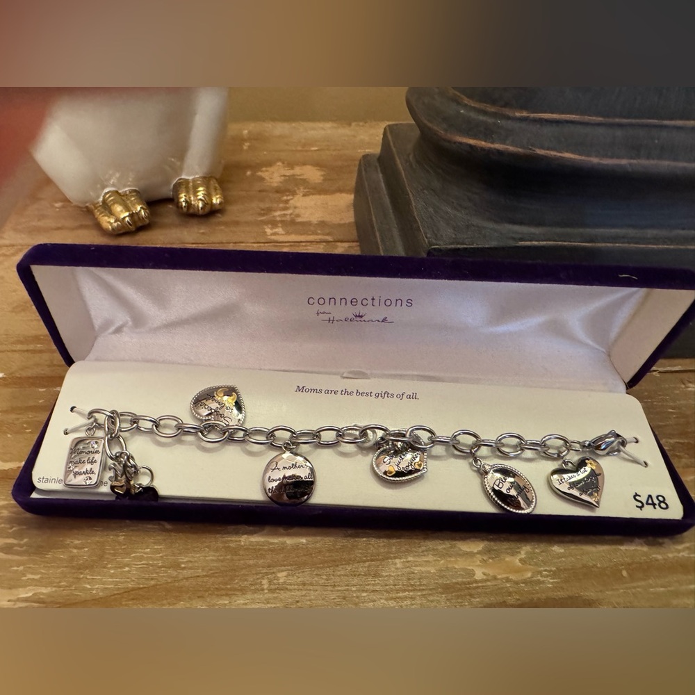 Hallmark mom bracelet